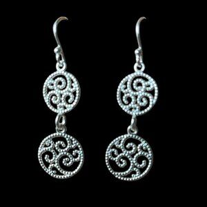 NWOT Filigree Dangle Fashion Earrings